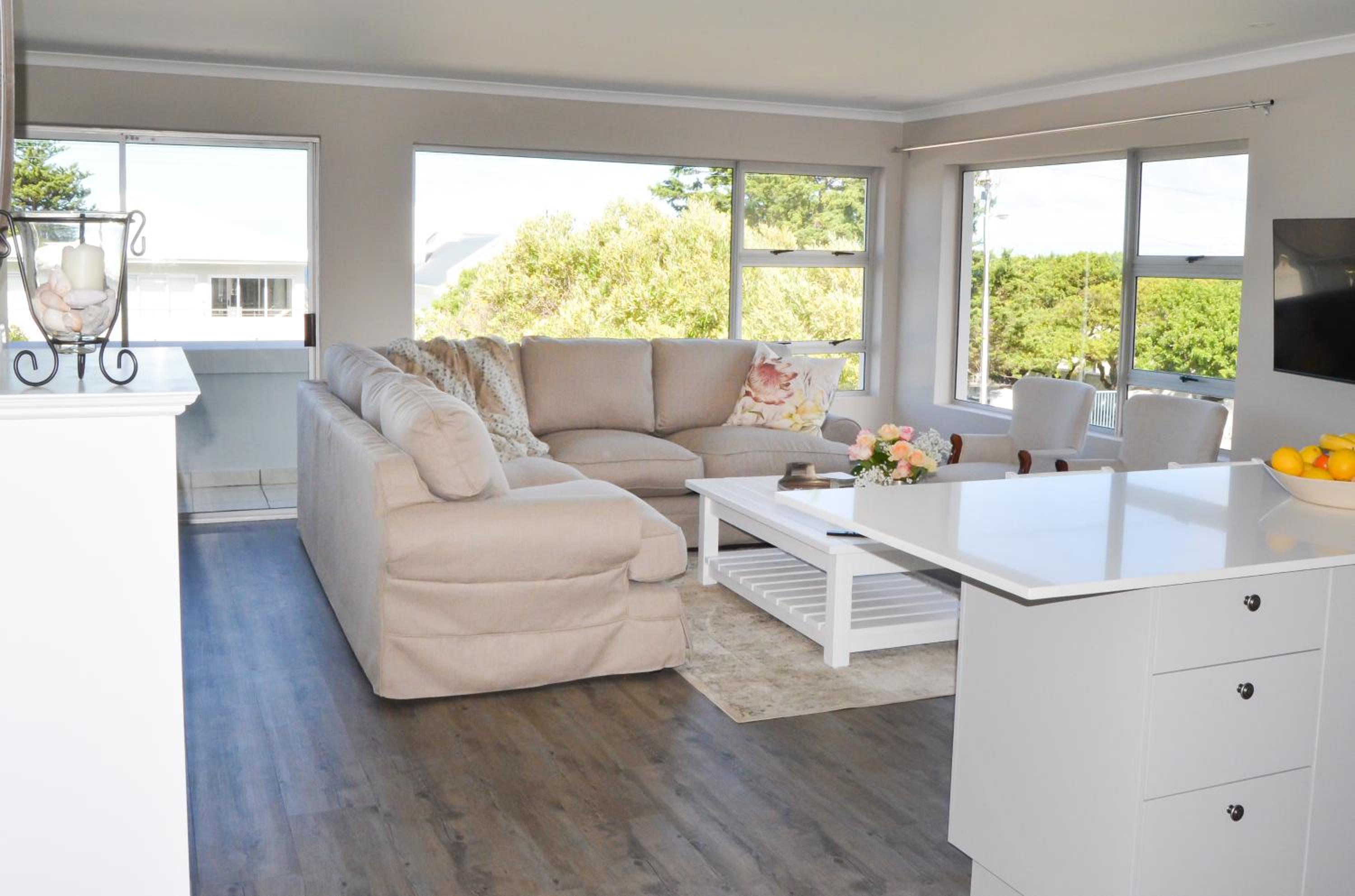 Ocean Pearl Hermanus - 5 Bedrooms view 4
