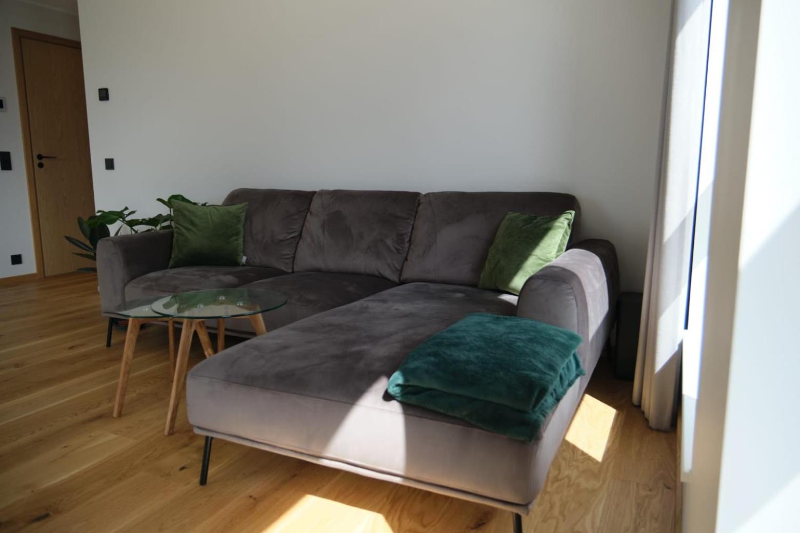 Bright & Cozy Apartment, Terrace, Free Parking