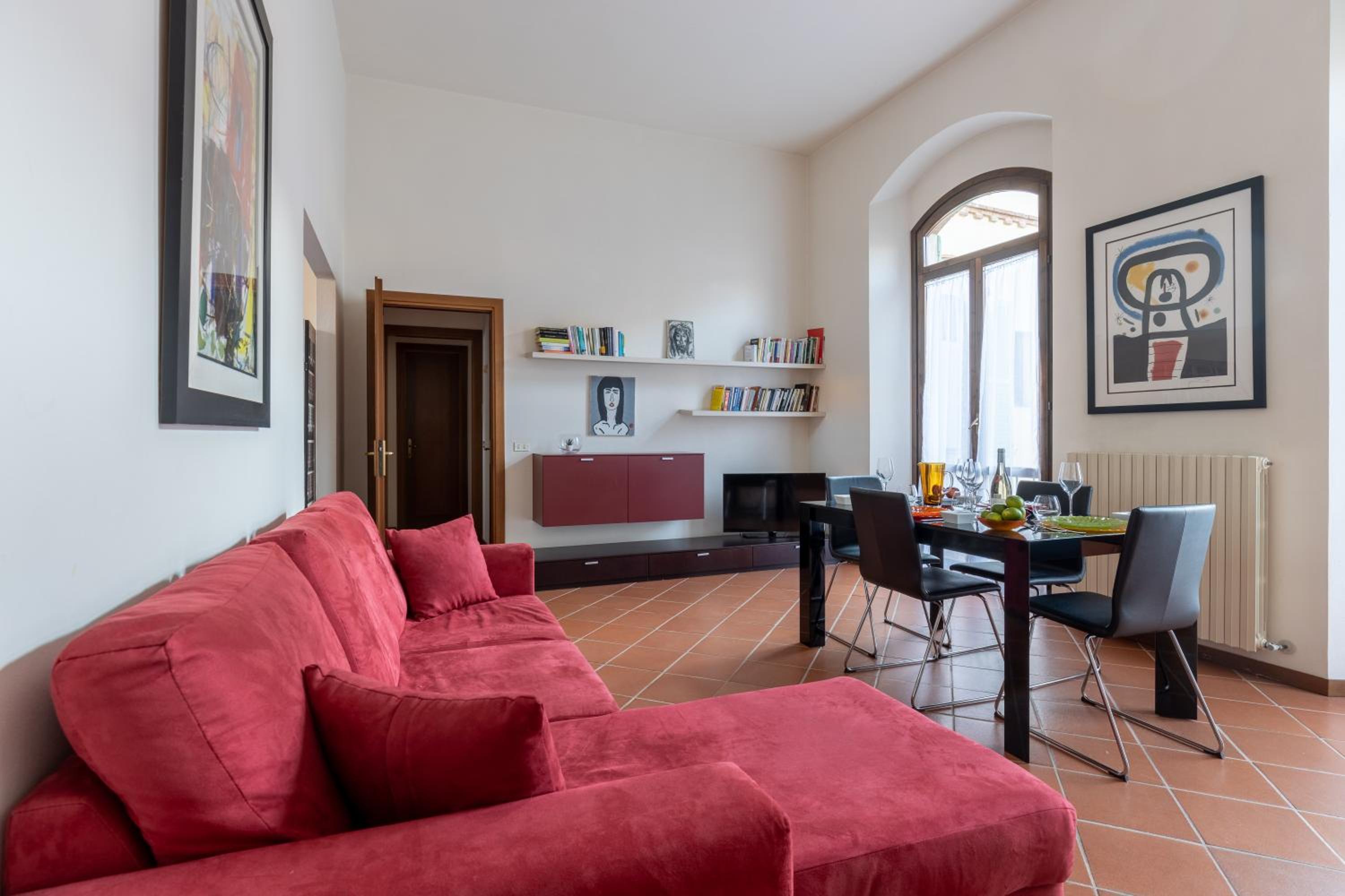 Tranquil Elegance in the Heart of Pisa - Historic Convent Apartment view 3