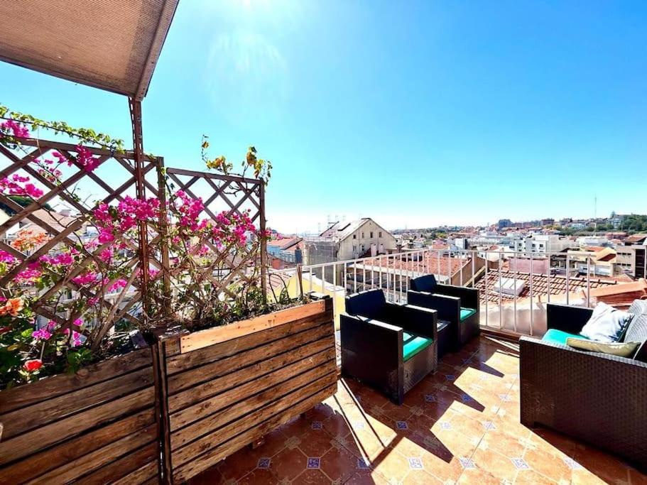 Eddie Rooftop Lisbon center view 3