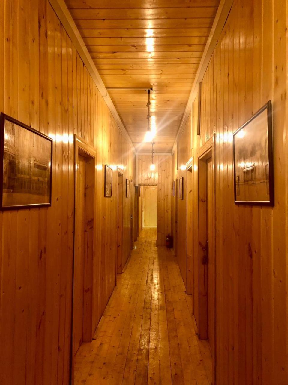 WOOD MOTEL