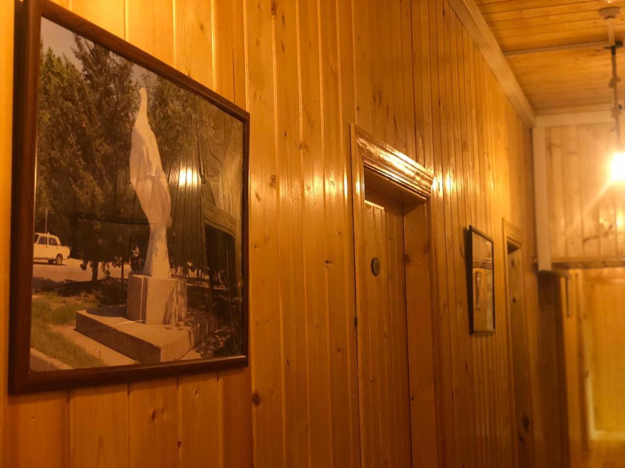 WOOD MOTEL