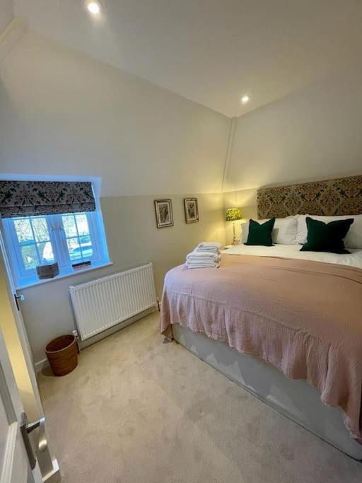 Northbrook Cottage, Farnham, up to 8 adults view 3