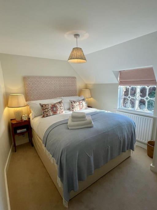 Northbrook Cottage, Farnham, up to 8 adults view 4