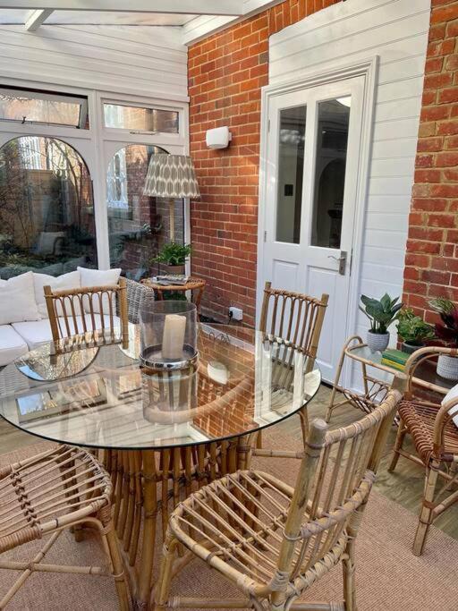 Northbrook Cottage, Farnham, up to 8 adults view 5