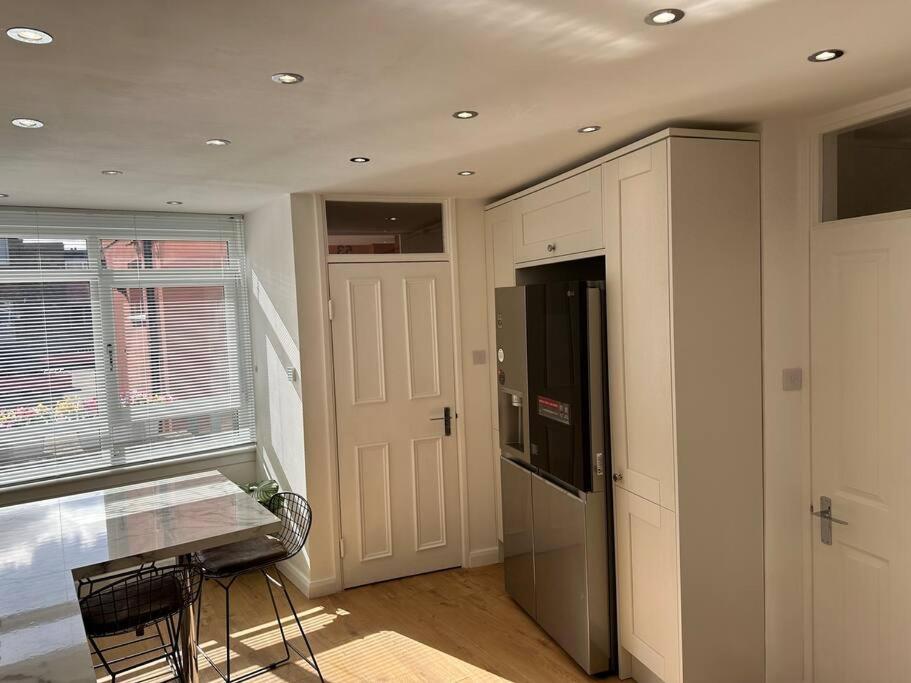 Stylish, Smart & Fun 4 Bed Home