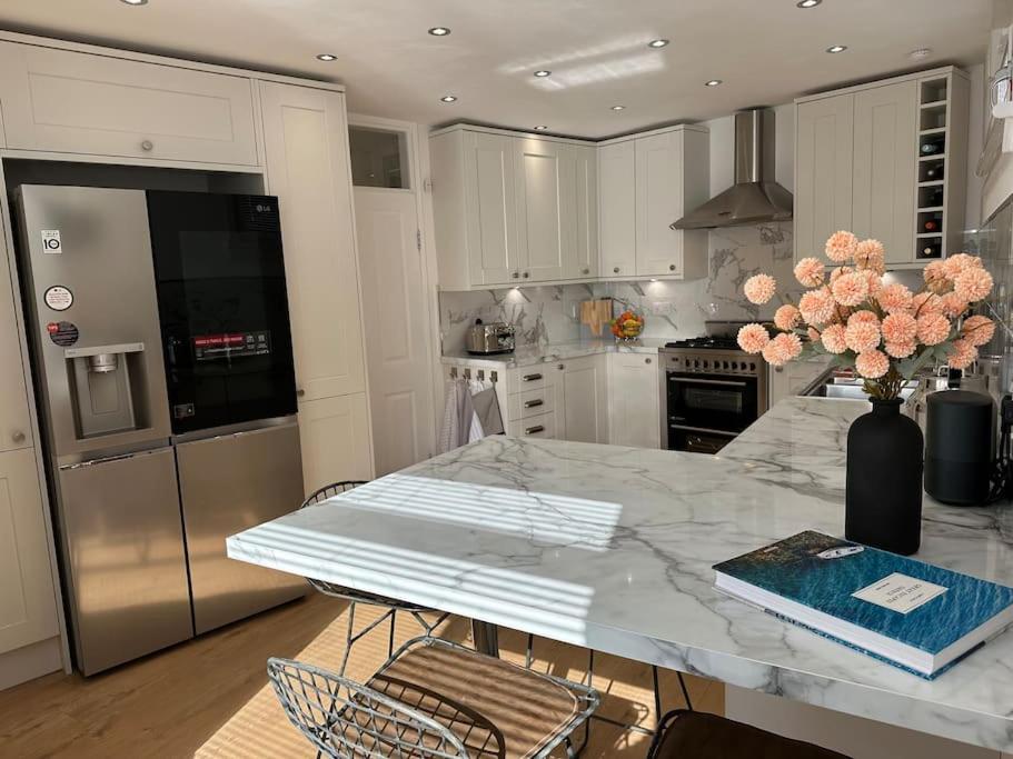 Stylish, Smart & Fun 4 Bed Home