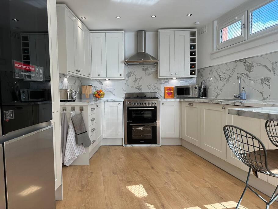 Stylish, Smart & Fun 4 Bed Home