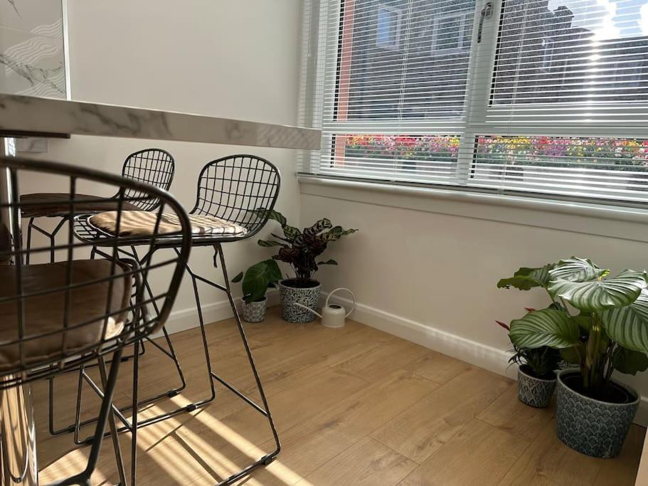 Stylish, Smart & Fun 4 Bed Home
