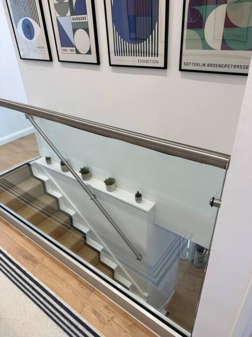 Stylish, Smart & Fun 4 Bed Home