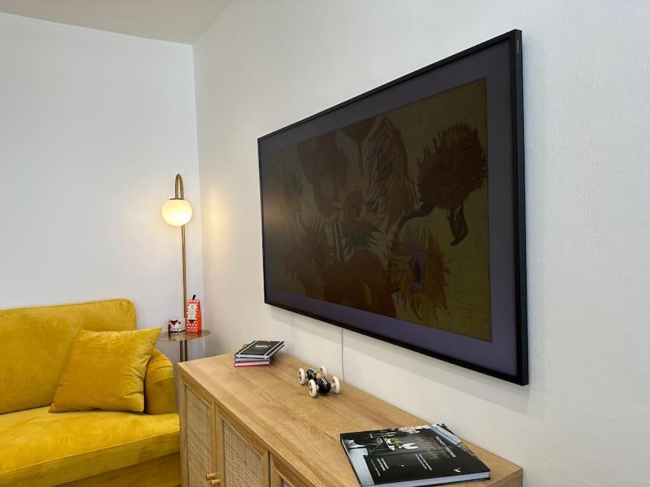 Stylish, Smart & Fun 4 Bed Home