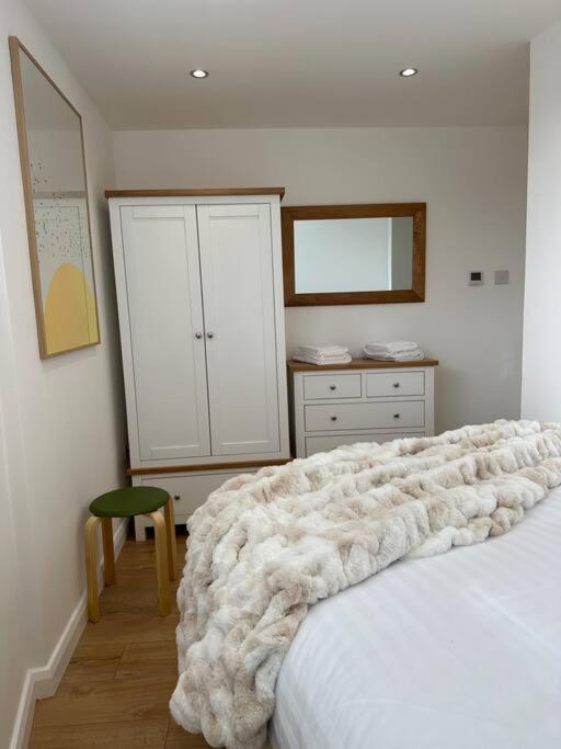Stylish, Smart & Fun 4 Bed Home