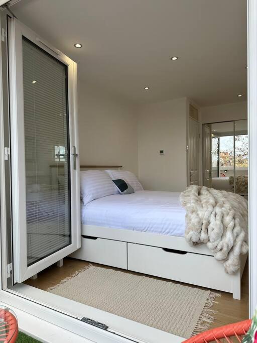 Stylish, Smart & Fun 4 Bed Home