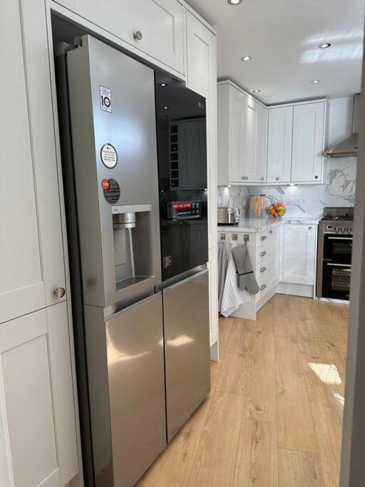 Stylish, Smart & Fun 4 Bed Home