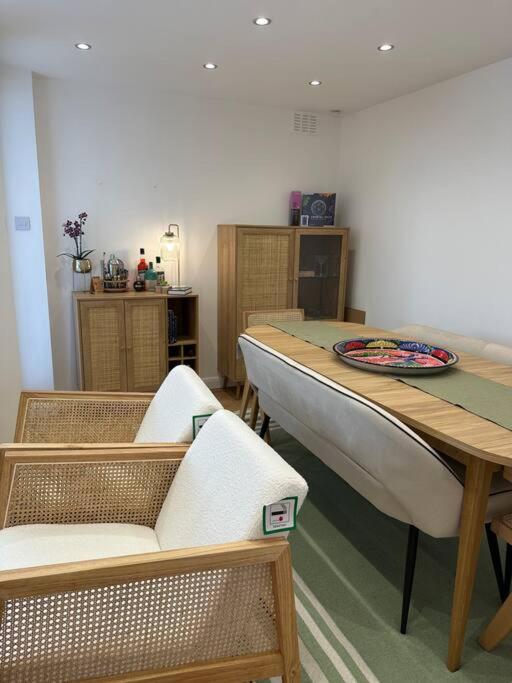 Stylish, Smart & Fun 4 Bed Home