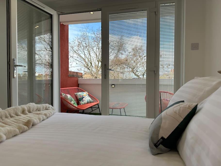 Stylish, Smart & Fun 4 Bed Home