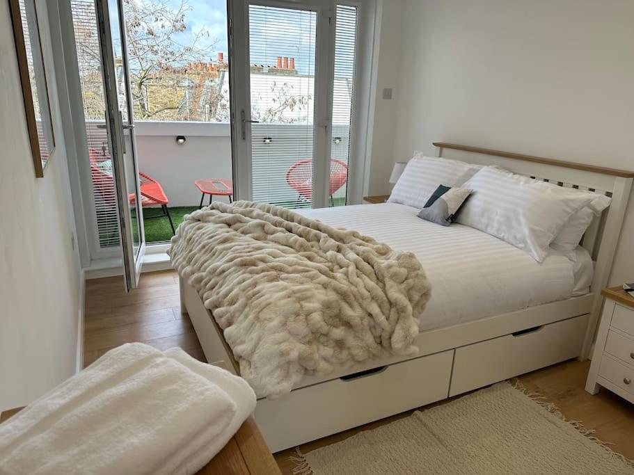 Stylish, Smart & Fun 4 Bed Home