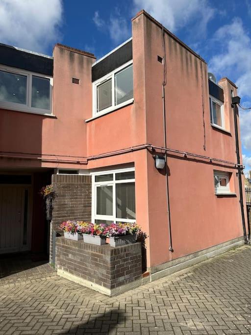 Stylish, Smart & Fun 4 Bed Home