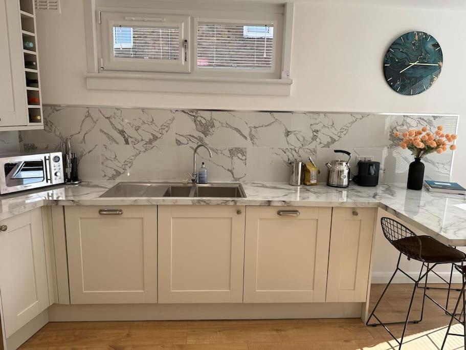 Stylish, Smart & Fun 4 Bed Home