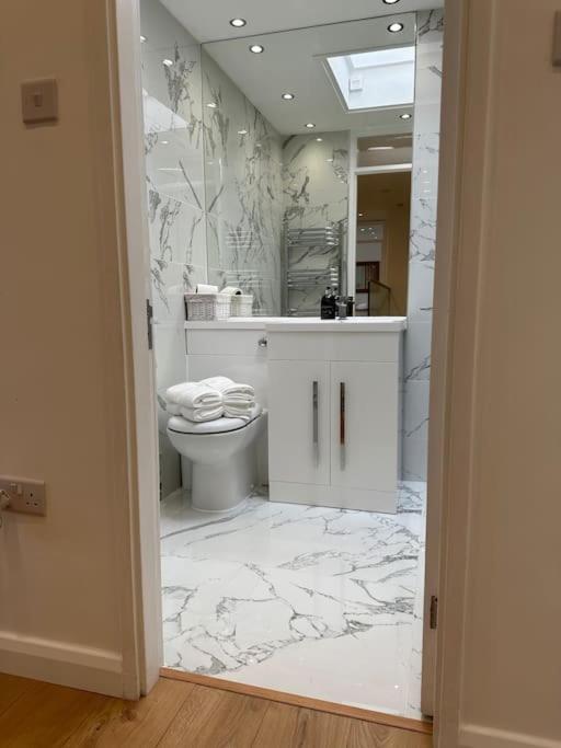 Stylish, Smart & Fun 4 Bed Home