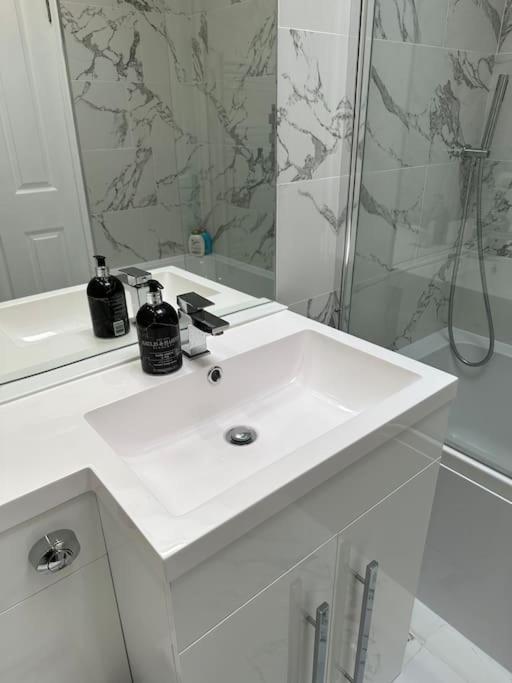 Stylish, Smart & Fun 4 Bed Home
