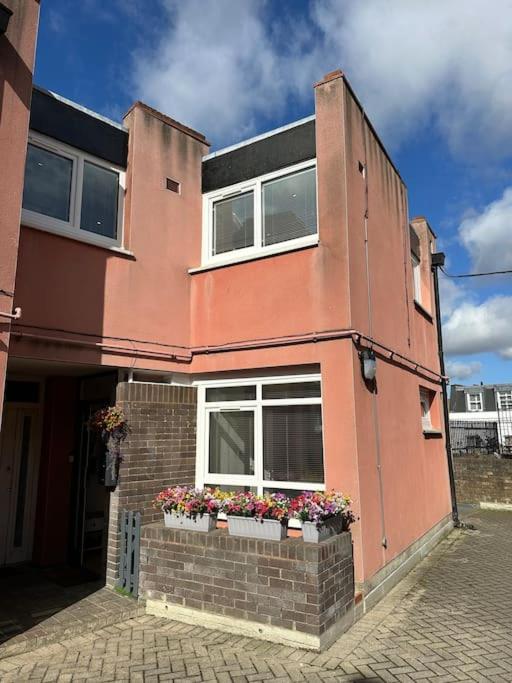 Stylish, Smart & Fun 4 Bed Home