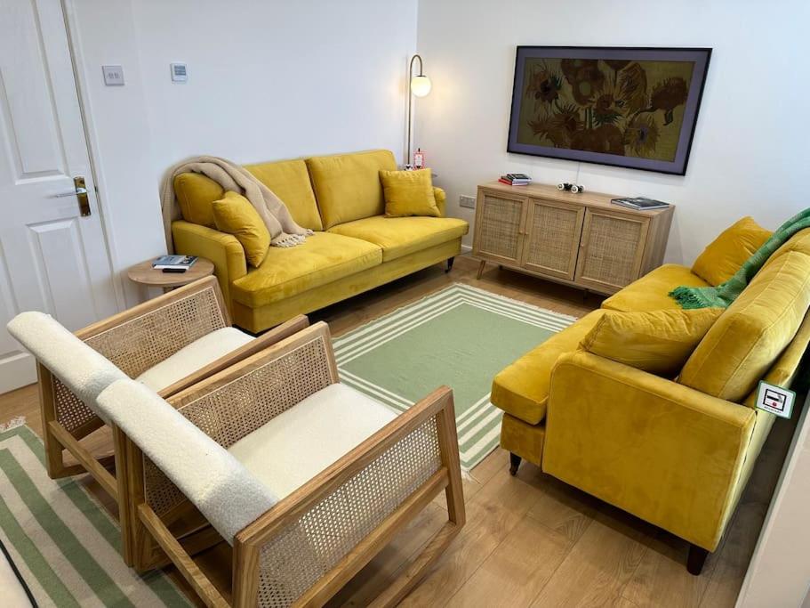 Stylish, Smart & Fun 4 Bed Home