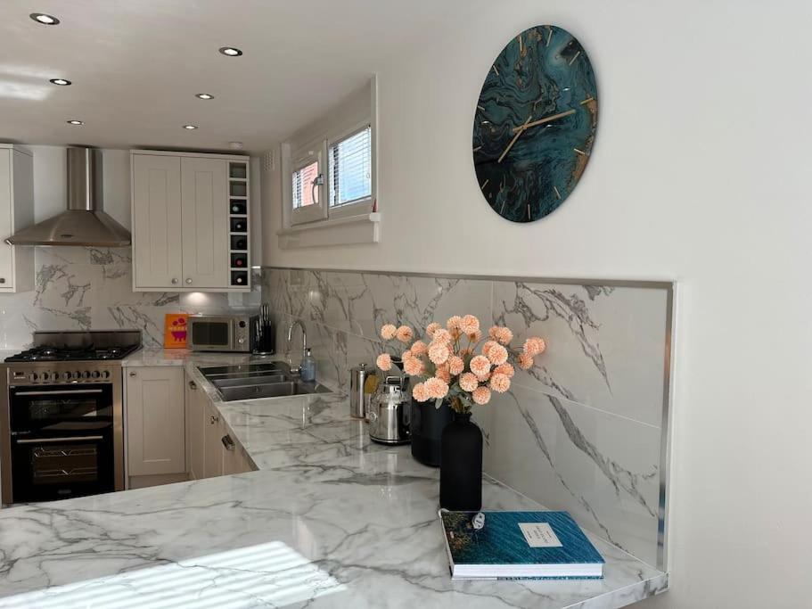 Stylish, Smart & Fun 4 Bed Home