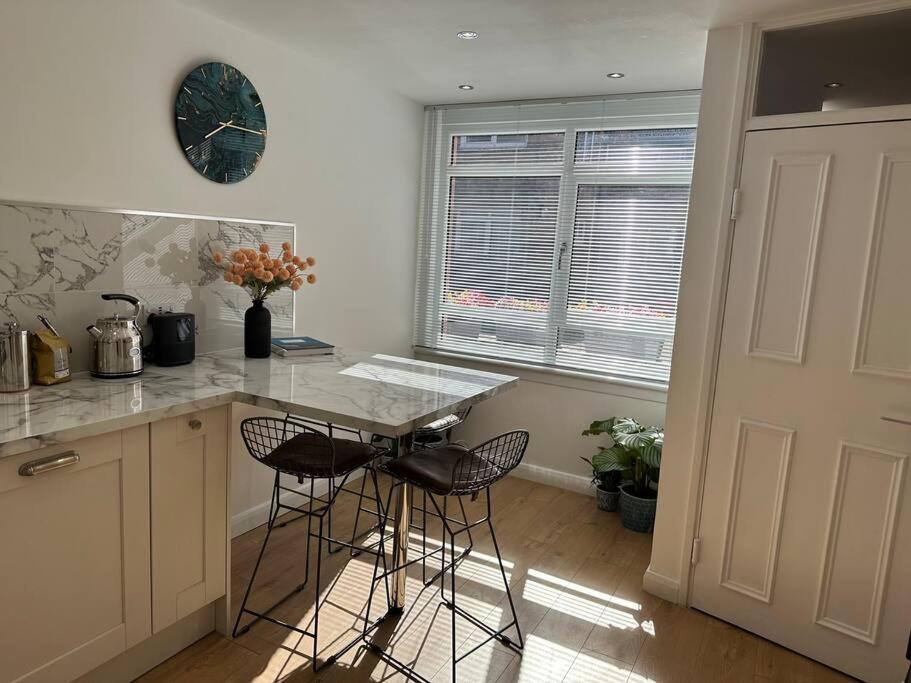 Stylish, Smart & Fun 4 Bed Home