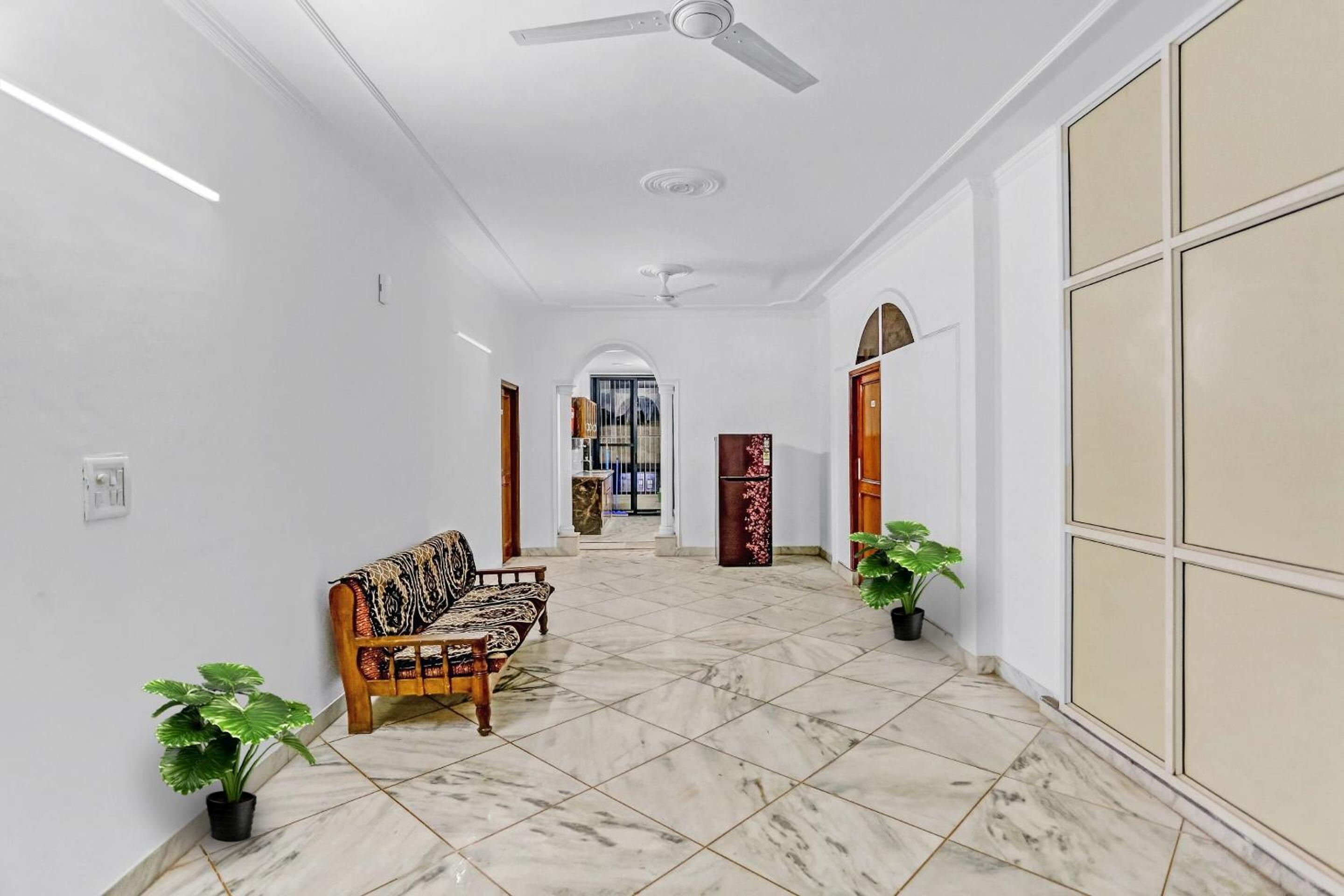 Townhouse Metro Inn Residency Near ISKCON Temple Noida view 5