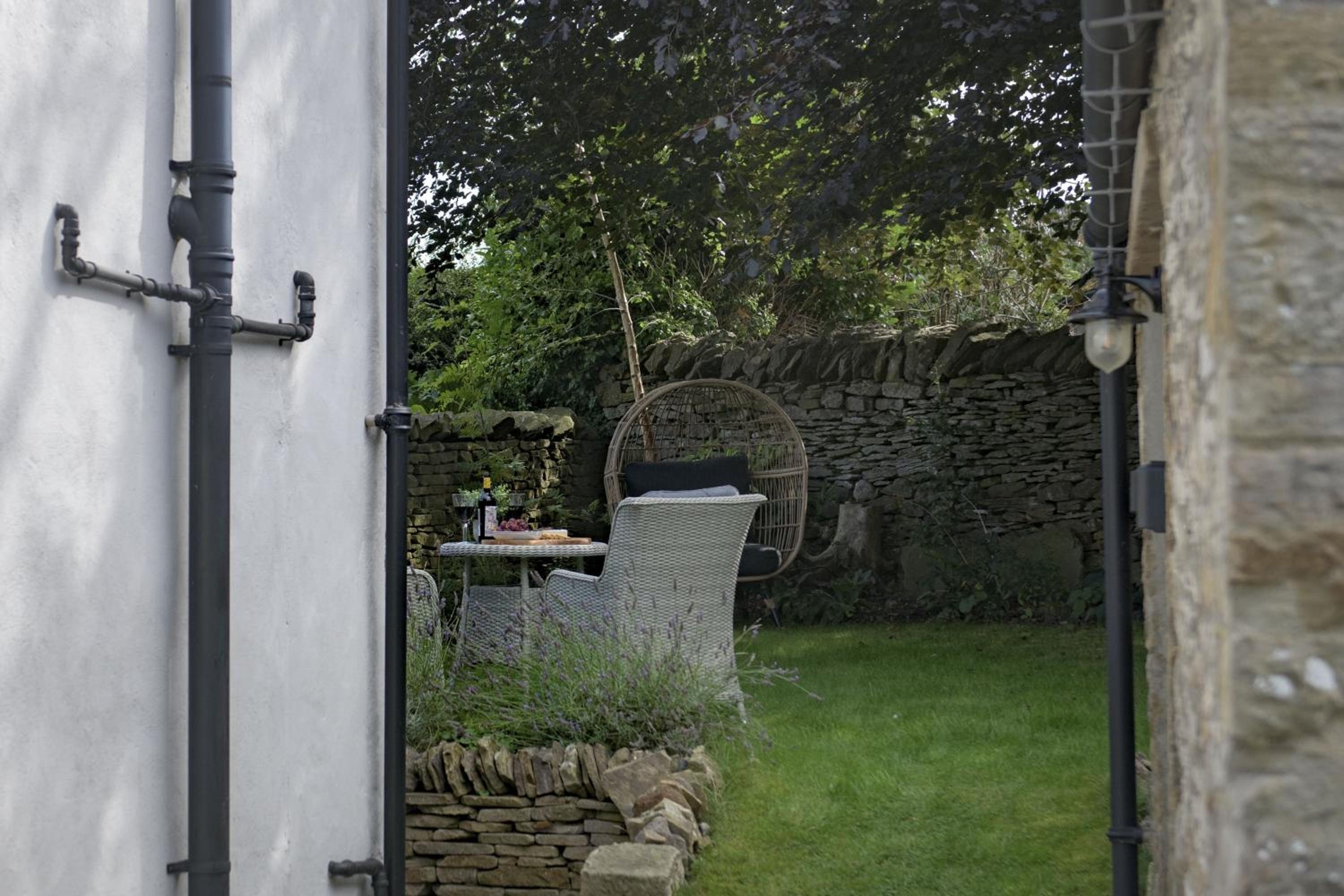 Pond Cottage