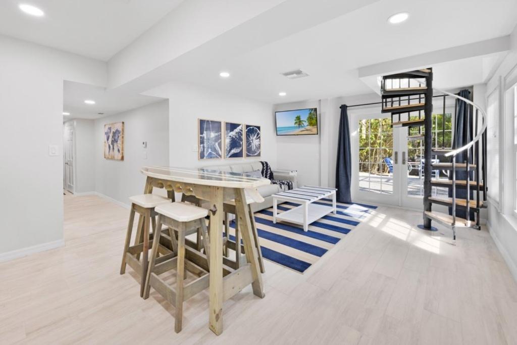 Murmond- Captiva Home