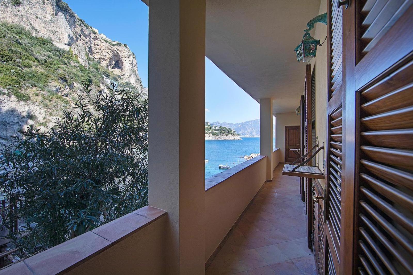 Borgo di Conca en Conca dei Marini — balance & terrace