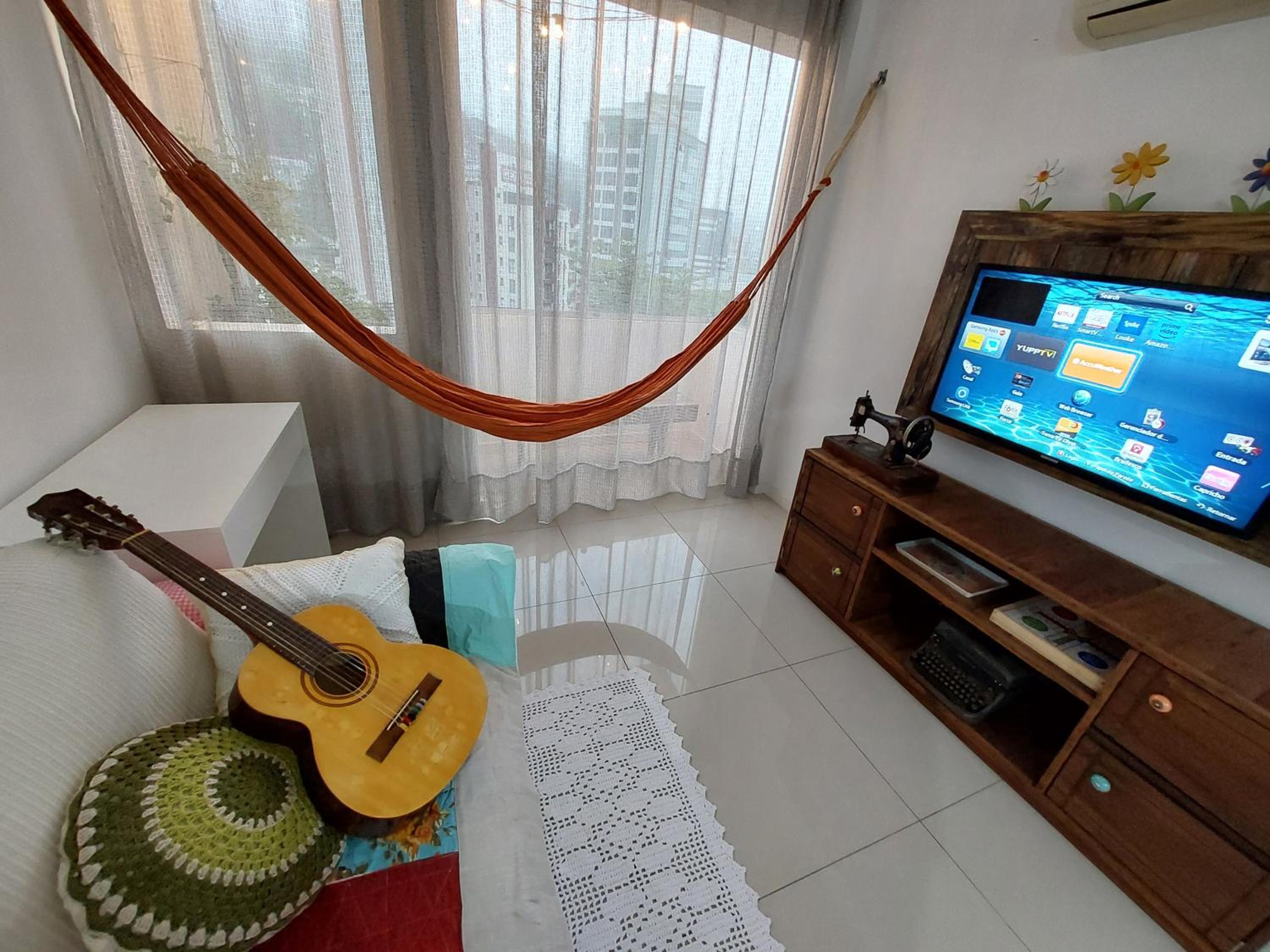 Melhor custo benefício no centro 4 pessoas, 2Q, ar, garagem, cozinha completa