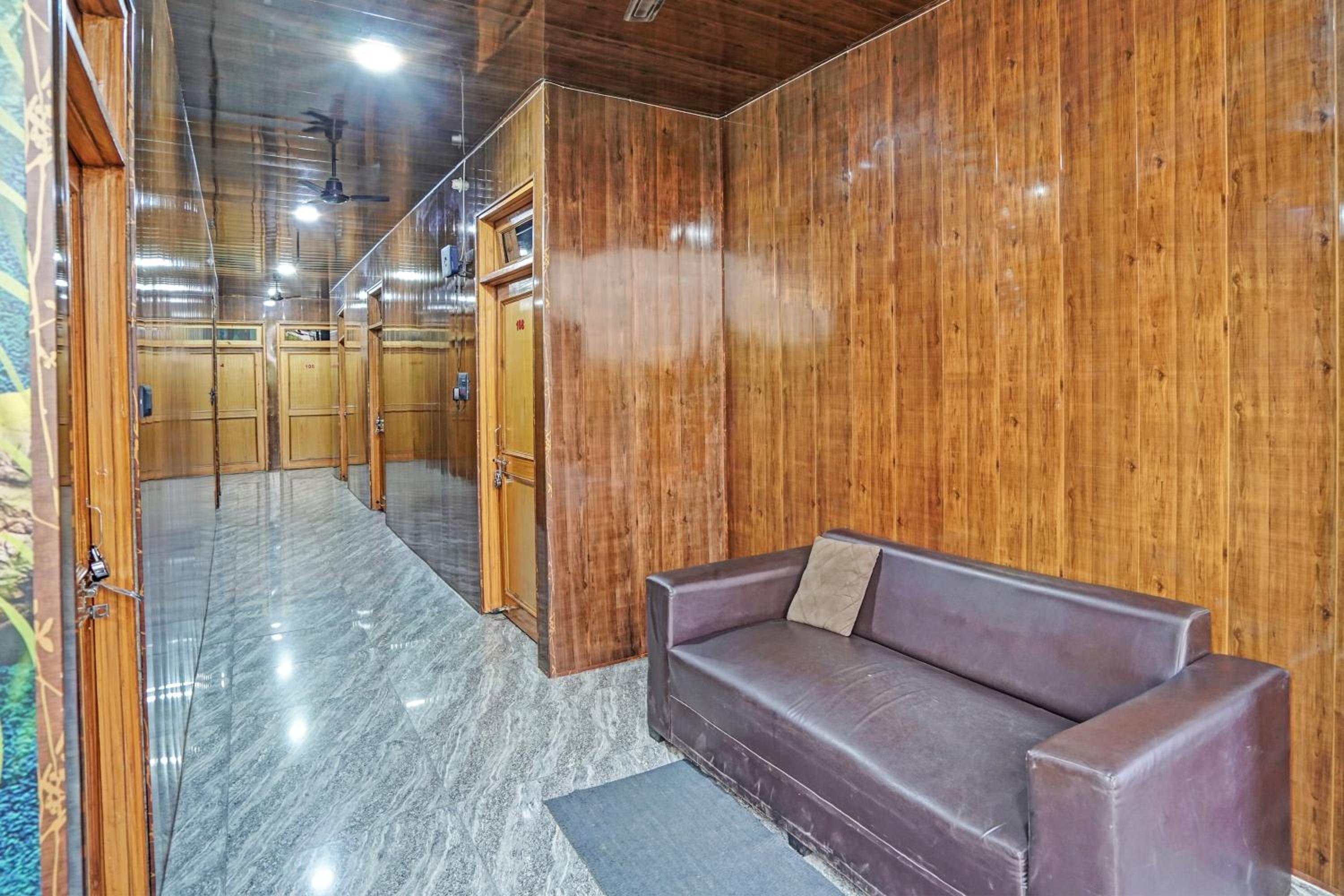 Lobby & Reception