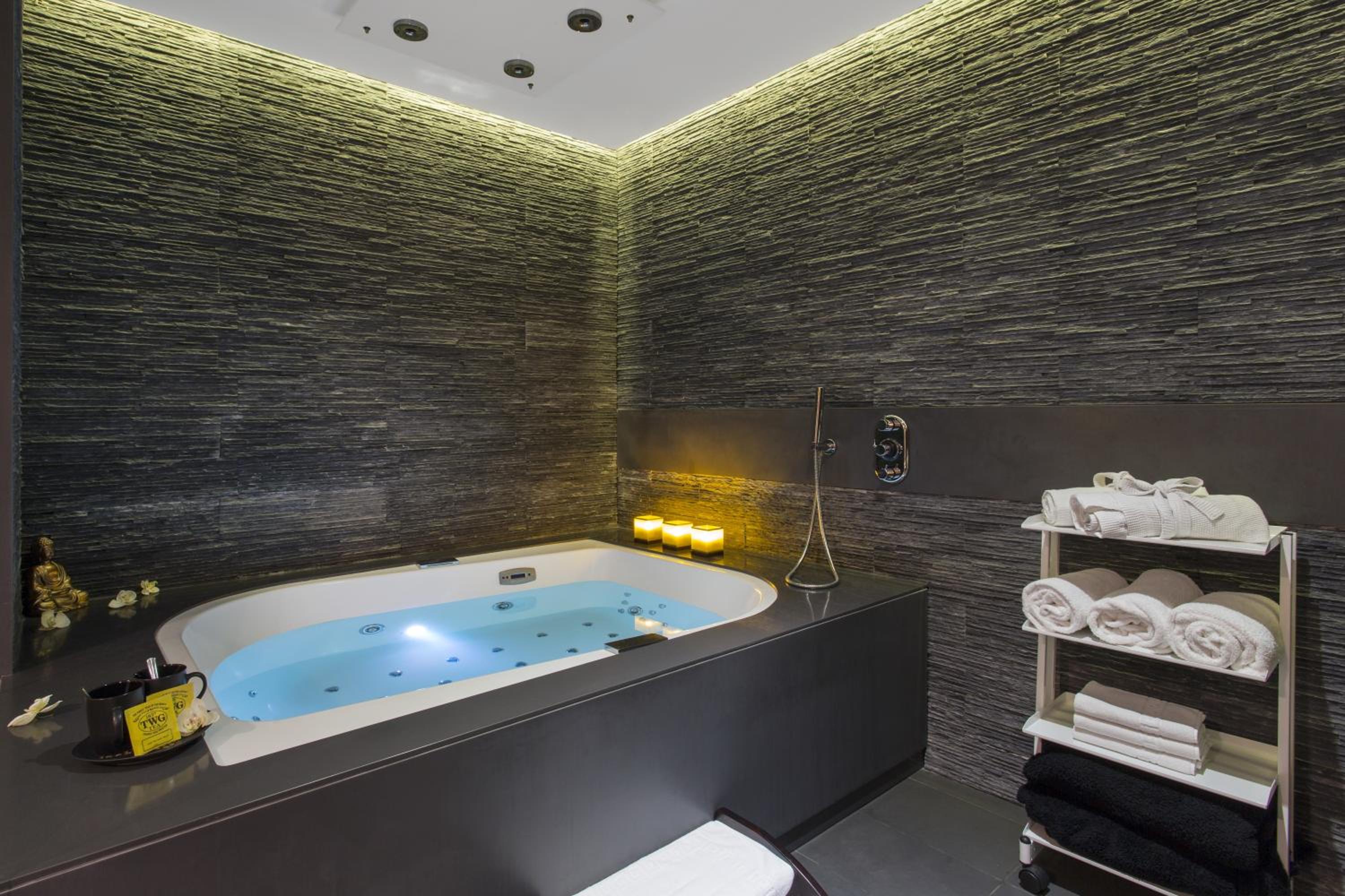 Noumea Vacations - Chateau Royal Beach Resort  Spa, Noumea - Property Image 12