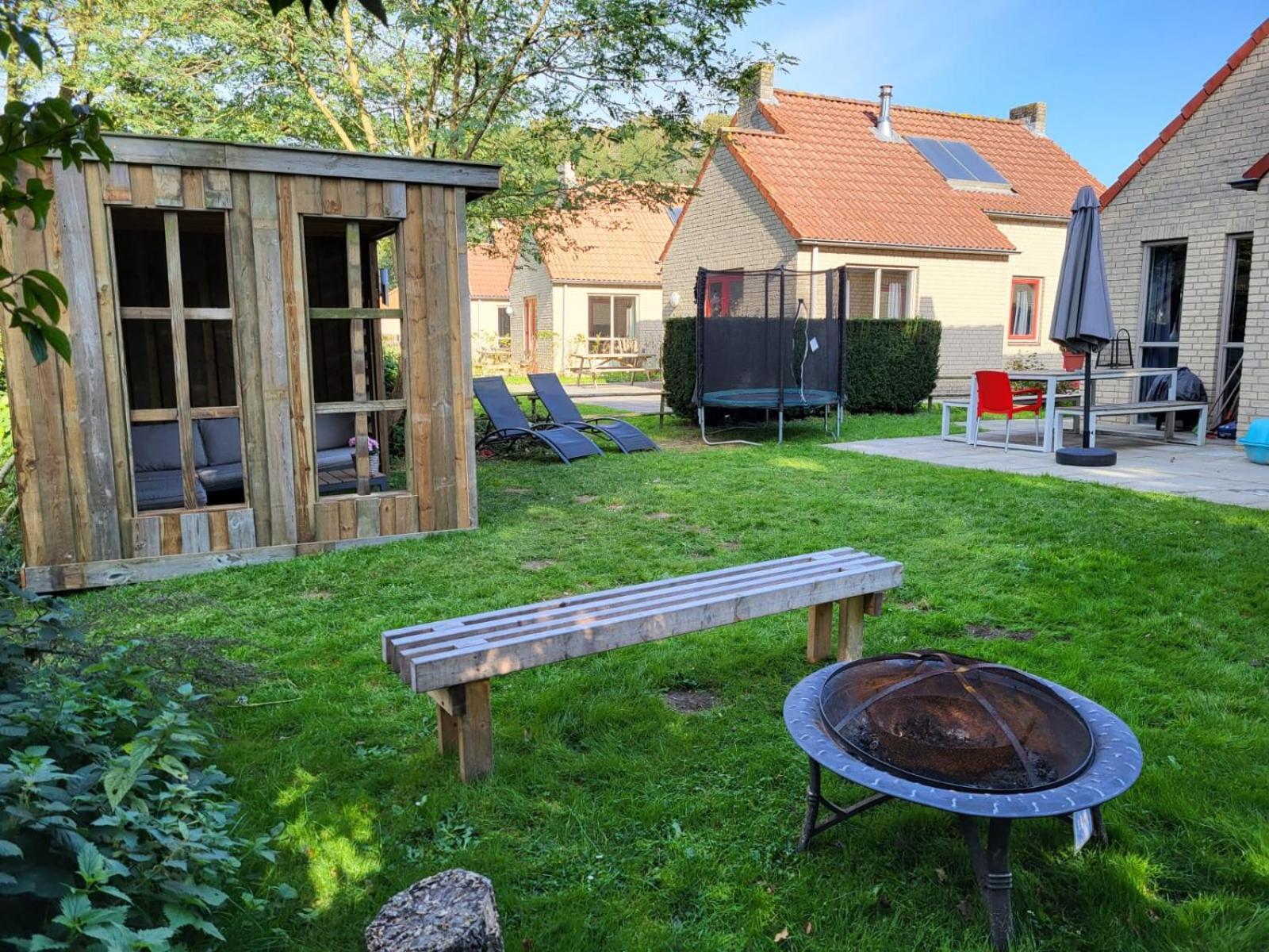 7 person House with garden, firepit, optional whirlpool, hammock, child friendly, slide, swimming lake and great coffee view 3