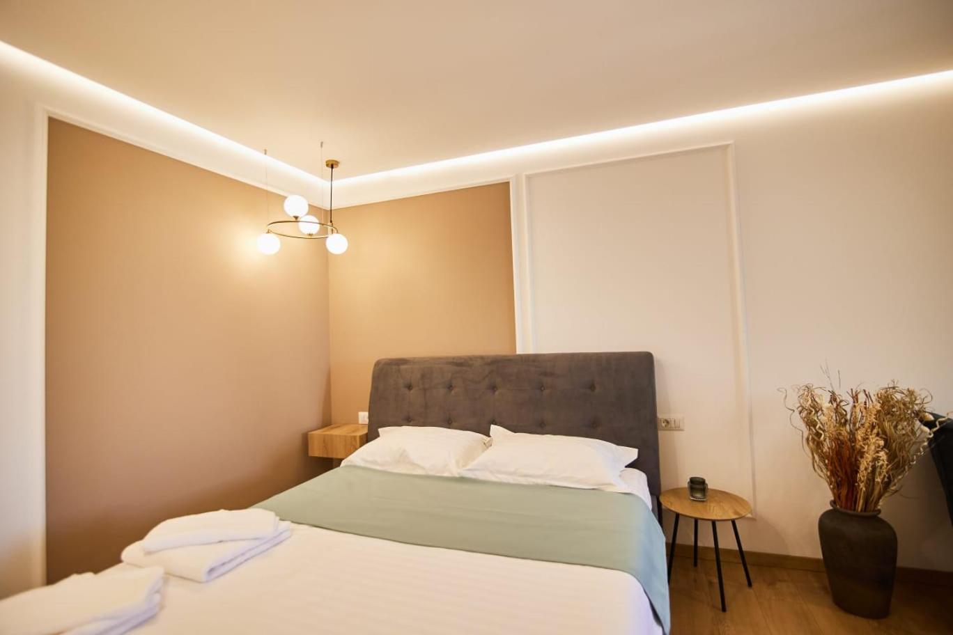 ChECk apartment