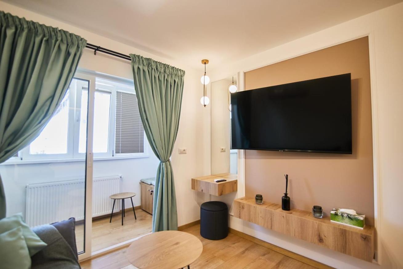 ChECk apartment