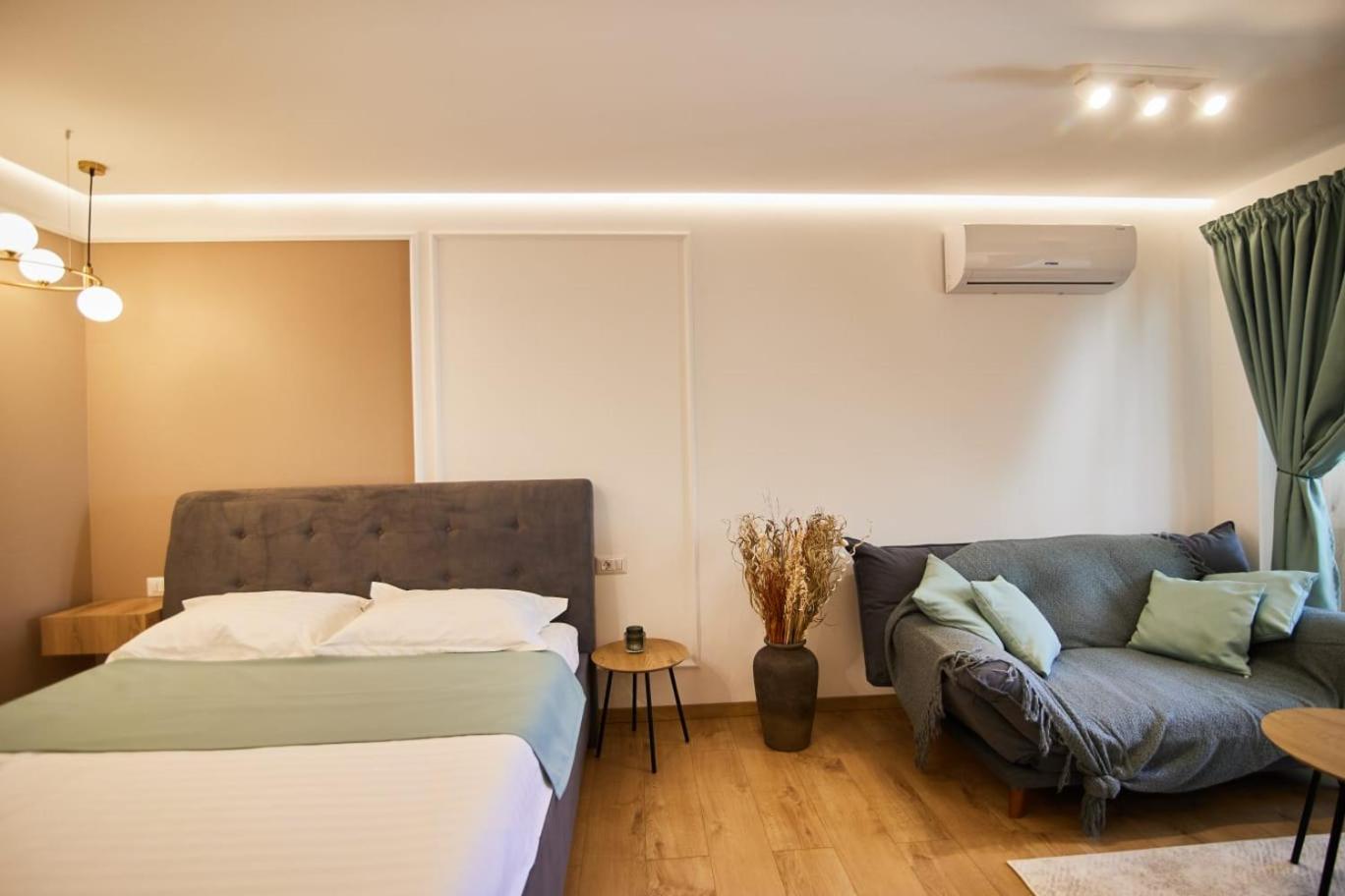 ChECk apartment