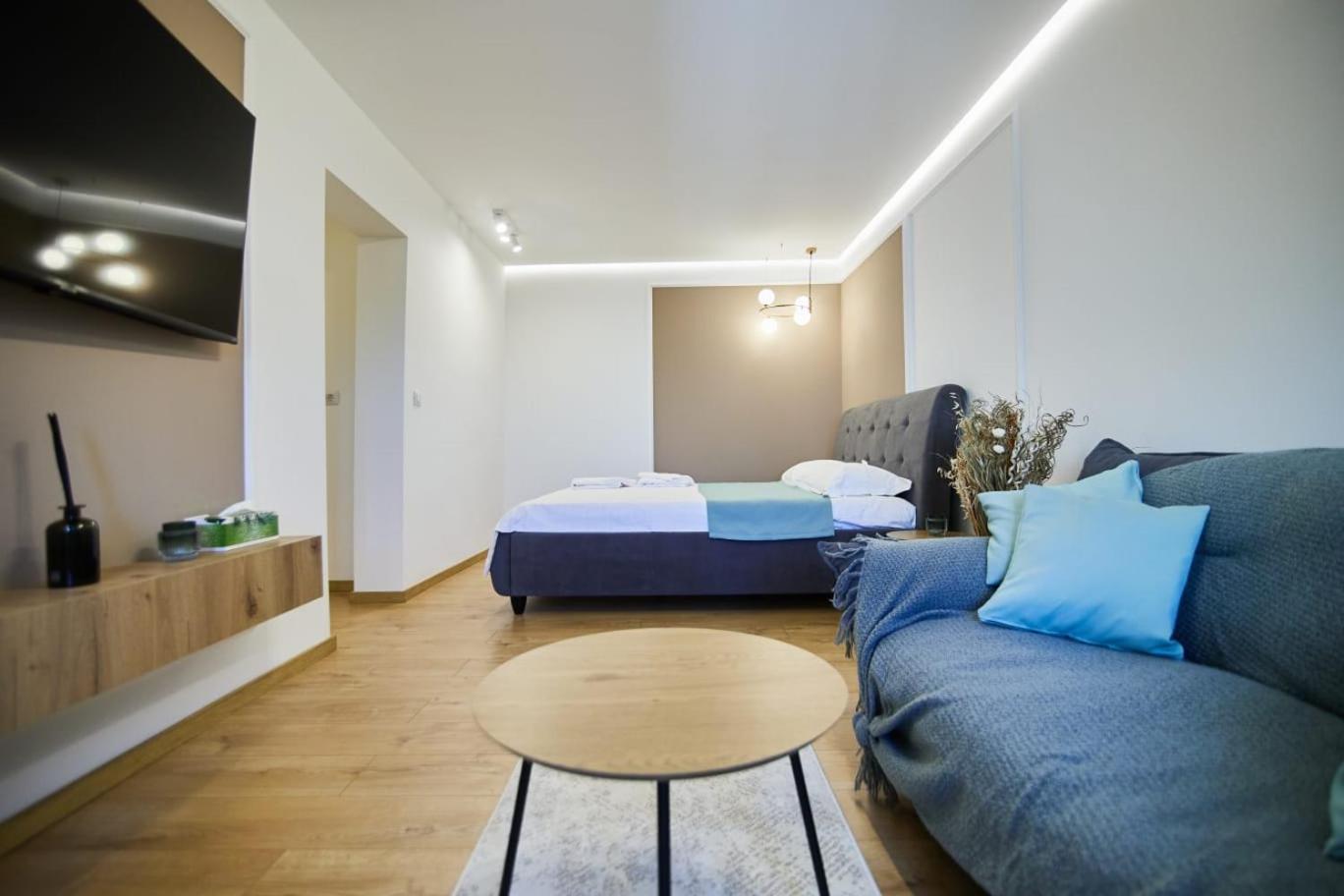 ChECk apartment
