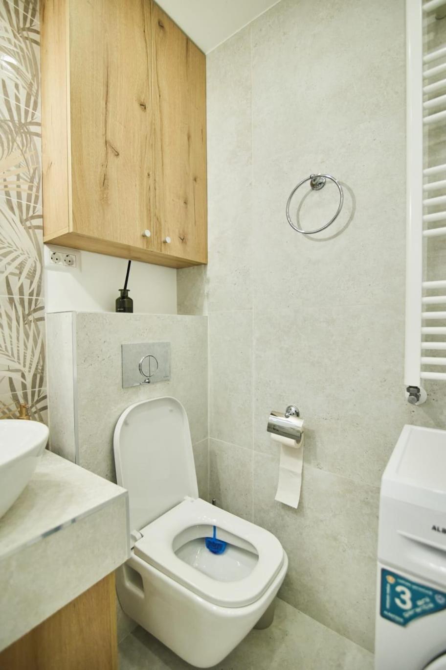 ChECk apartment