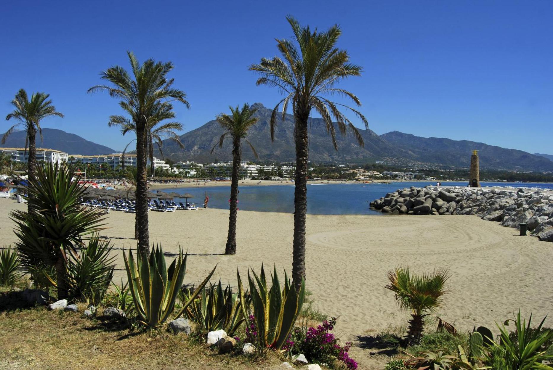 Apartamento en Marbella Guadalmina primera linea de campo de golf Los Cartujanos