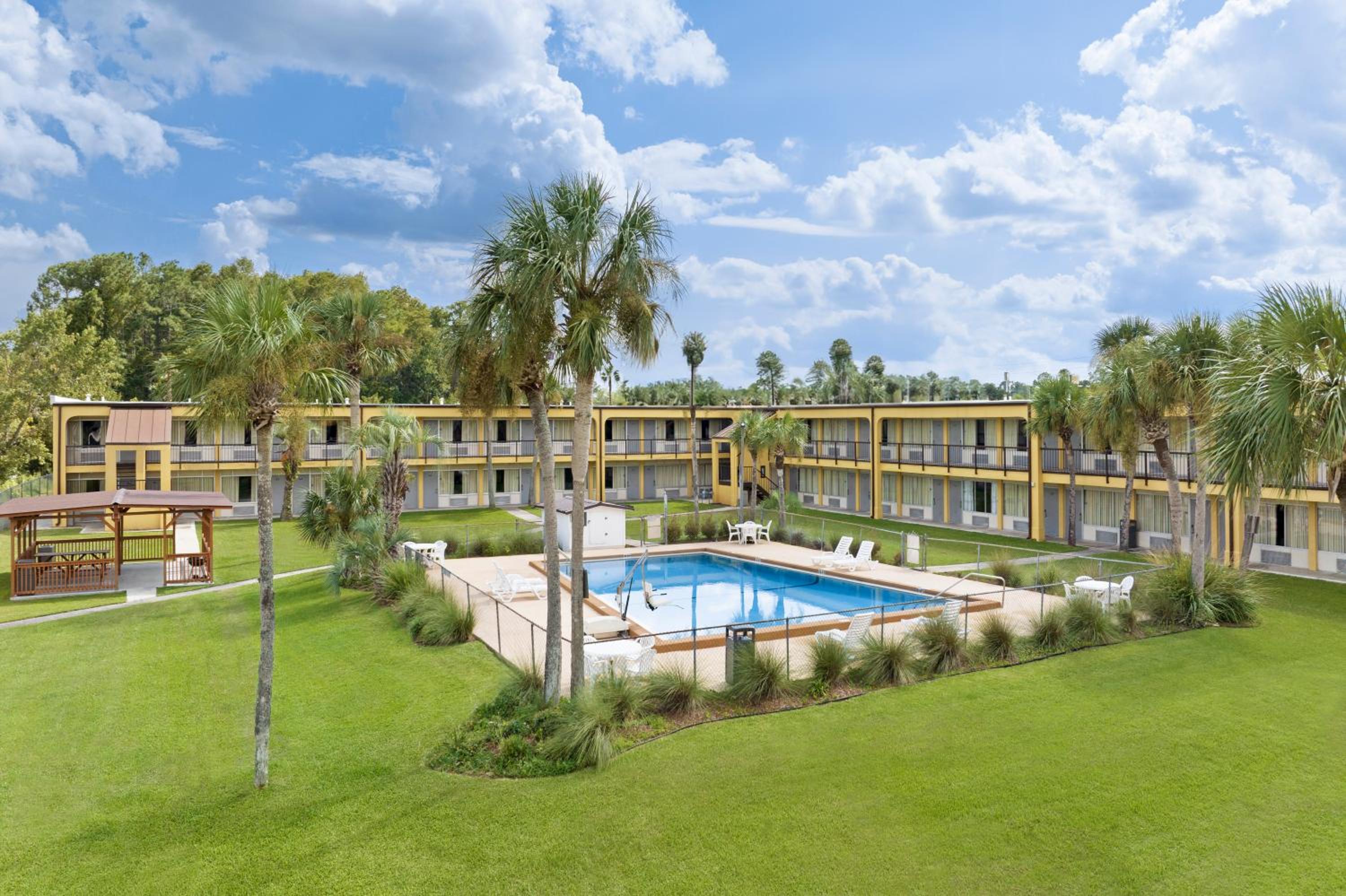 Lake City Vacations - Days Inn by Wyndham Lake City I-75 - Property Image 27