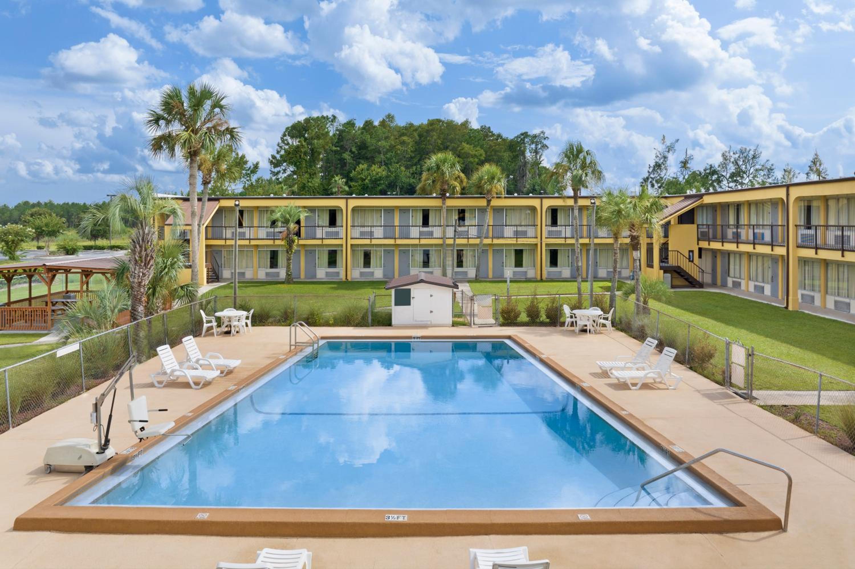 Lake City Vacations - Days Inn by Wyndham Lake City I-75 - Property Image 28