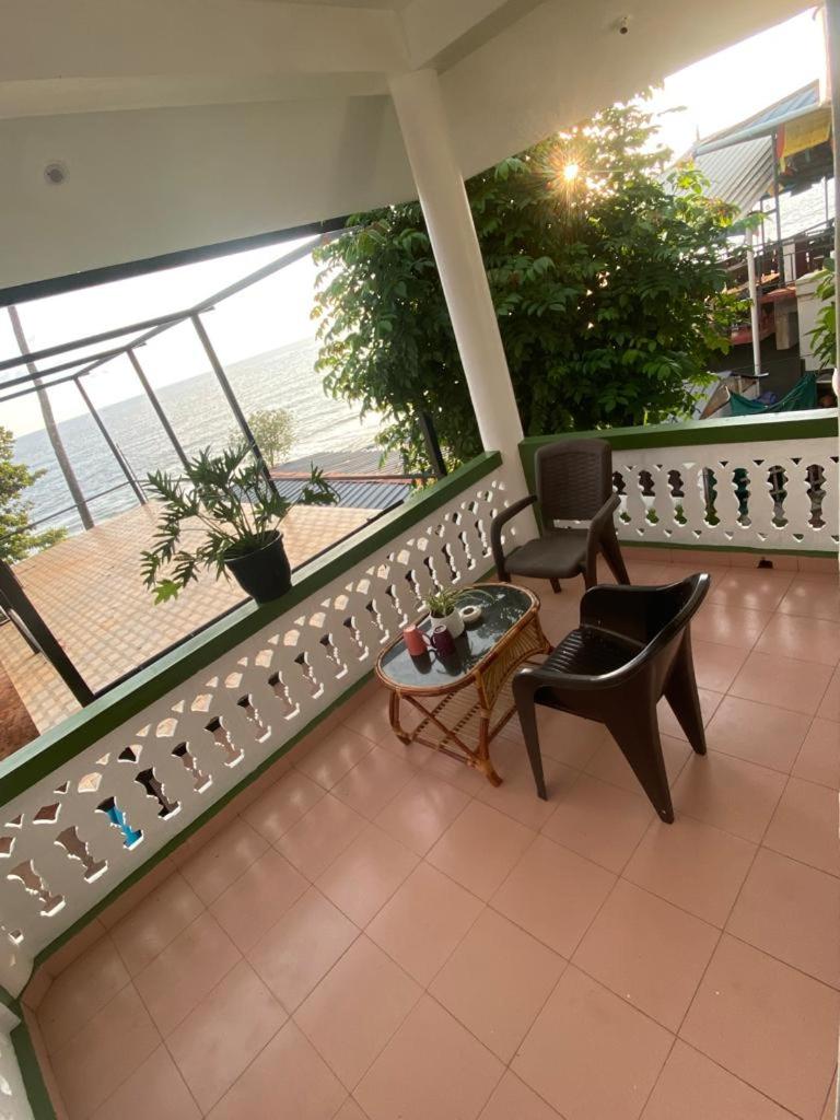 Pupa Homestay &Surf school
