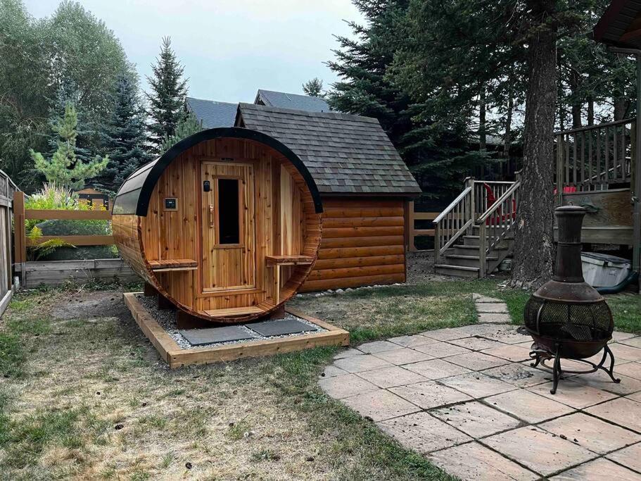 Pine Cone Cabin by StayIn