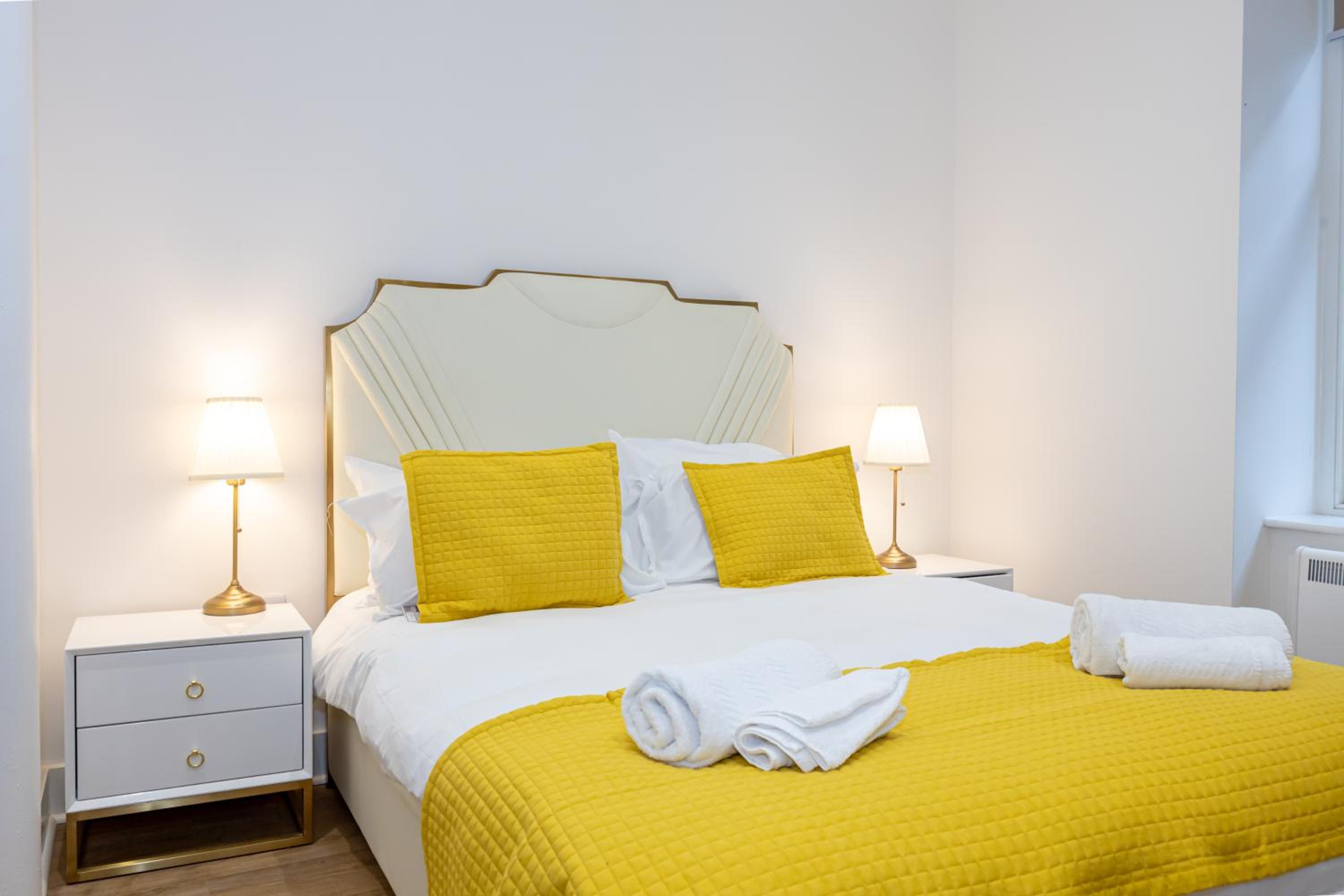 Superb 2BD apartment in China Town view 3