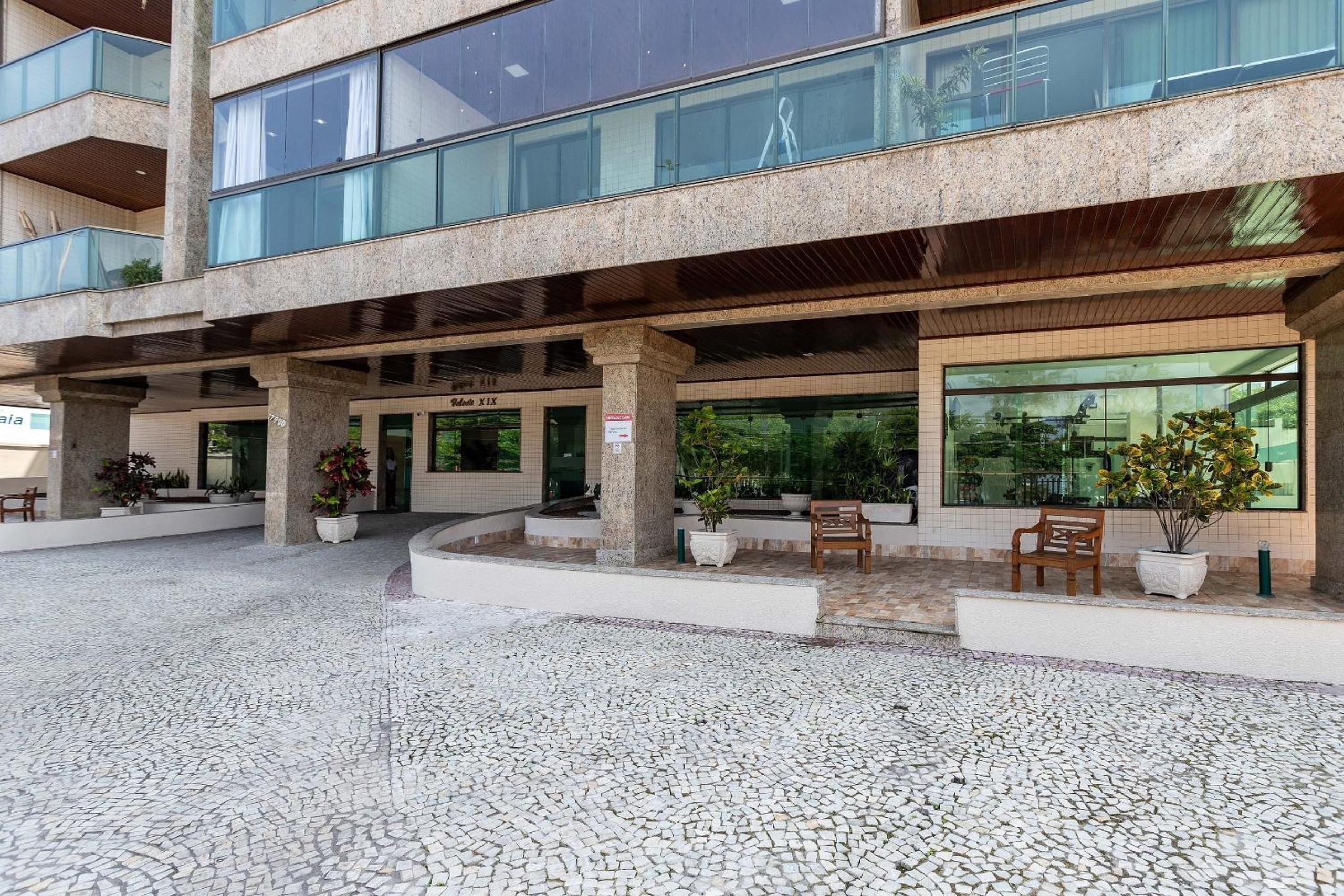 2 SUÍTES Vista MAR Praia do Recreio e Pedra do Pontal - Condomínio com Estacionamento e Portaria 24h - Cozinha Completa, Wi-Fi e Ar Condicionado