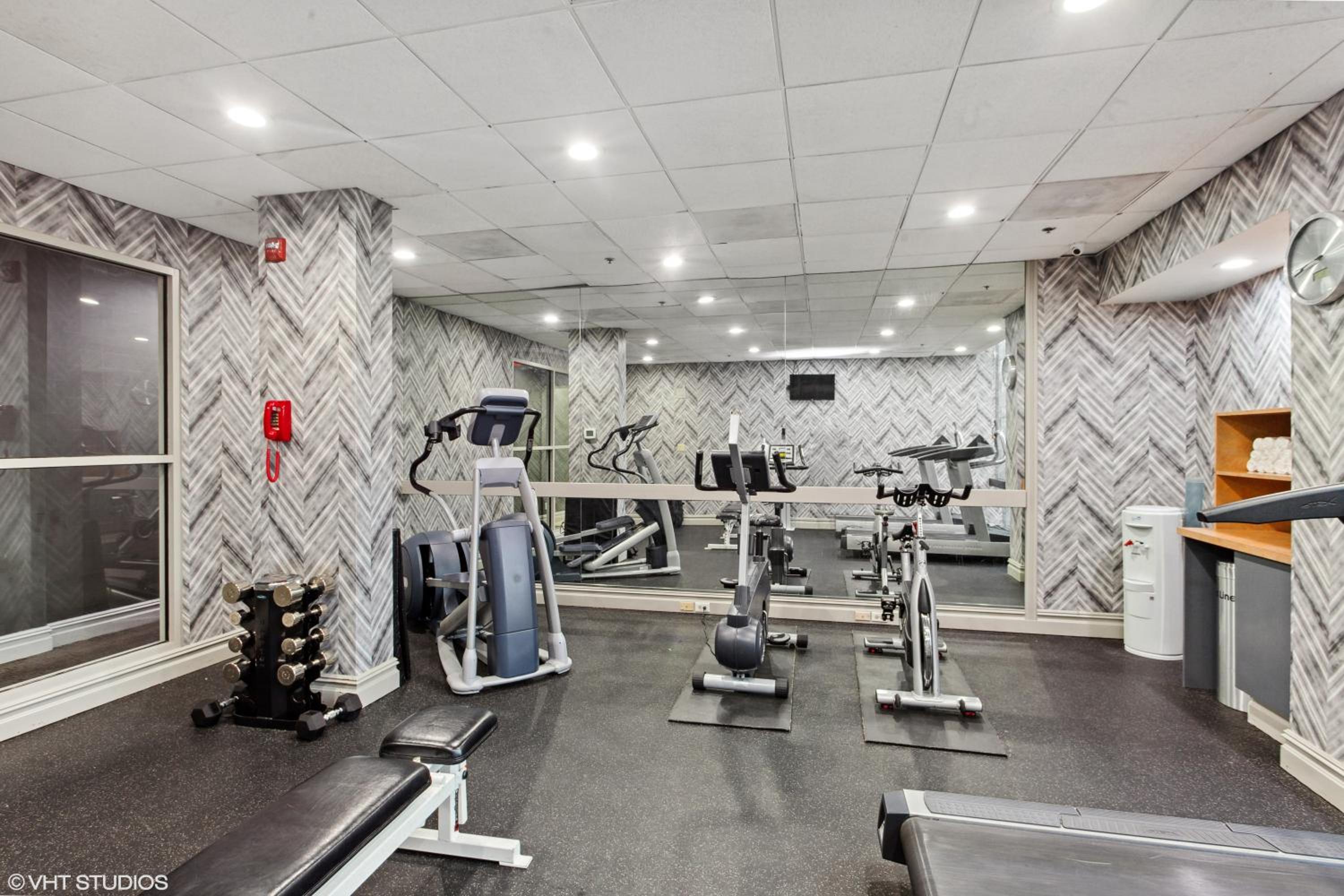Comfort Inn Suites Baltimore Inner Harbor - Property Image 52